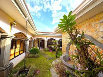 Venta de Casa de Lujo en ALTAMONTE-Curridabat. Venta de Casa de Lujo en ALTAMONTE-Curridabat.