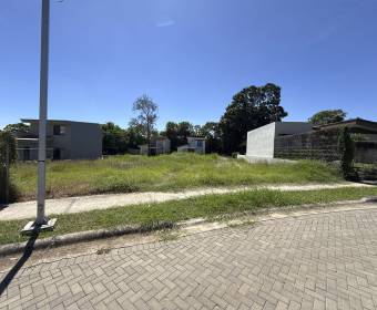 Lote de 323 m2 en venta en condominio en La Garita de Alajuela