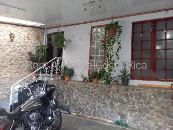 Casa de dos niveles en venta cerca del centro de Guadalupe #26-1417 GS