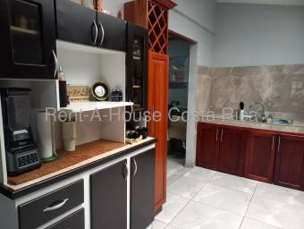 Casa de dos niveles en venta cerca del centro de Guadalupe #26-1417 GS