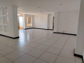 Venta de exclusivo apartamento ubicado en elegante zona de San Rafael de Eascazu 26-2188