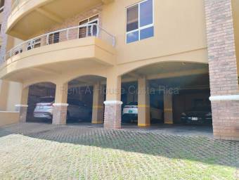 Venta de exclusivo apartamento ubicado en elegante zona de San Rafael de Eascazu 26-2188