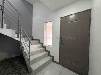 Moderna Casa en Venta en Santo Domingo de Heredia