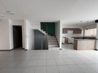 Moderna Casa en Venta en Santo Domingo de Heredia