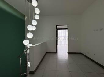 Moderna Casa en Venta en Santo Domingo de Heredia