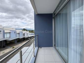 Moderna Casa en Venta en Santo Domingo de Heredia