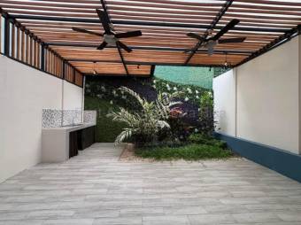 Moderna Casa en Venta en Santo Domingo de Heredia
