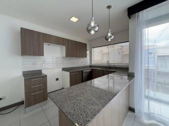 Moderna Casa en Venta en Santo Domingo de Heredia