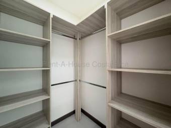 Moderna Casa en Venta en Santo Domingo de Heredia