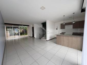 Moderna Casa en Venta en Santo Domingo de Heredia