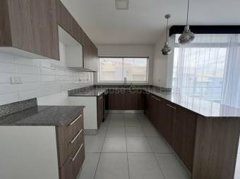 Moderna Casa en Venta en Santo Domingo de Heredia