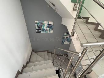 Moderna Casa en Venta en Santo Domingo de Heredia