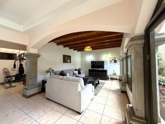 Venta de Casa de Lujo en ALTAMONTE-Curridabat. RAH 26-2159