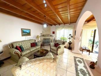 Venta de Casa de Lujo en ALTAMONTE-Curridabat. RAH 26-2159