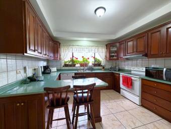 Venta de Casa de Lujo en ALTAMONTE-Curridabat. RAH 26-2159