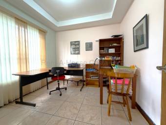 Venta de Casa de Lujo en ALTAMONTE-Curridabat. RAH 26-2159
