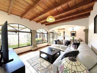 Venta de Casa de Lujo en ALTAMONTE-Curridabat. RAH 26-2159