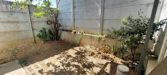 Casa esquinera en condominio con patio y amenidades familiares en San Pablo de Heredia #26-1636 GS