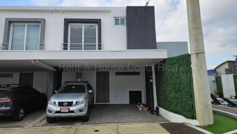 Moderna casa en venta en condominio en Ulloa de Heredia #26-1777 GS