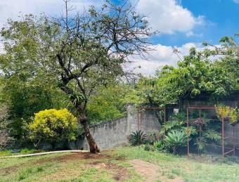 Venta de casa con apartamento incluido en San Francisco de Heredia 26-2204