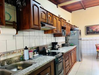 Venta de casa con apartamento incluido en San Francisco de Heredia 26-2204