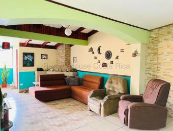 Venta de casa con apartamento incluido en San Francisco de Heredia 26-2204