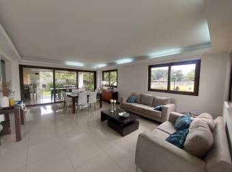 Venta casa elegante y amplia en condominio, La Guacima