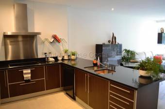 Alquiler Apartamento amplio con terraza privada y 3 baños #26-2132 GS