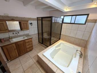 Venta de Casa de Lujo en ALTAMONTE-Curridabat. RAH 26-2159