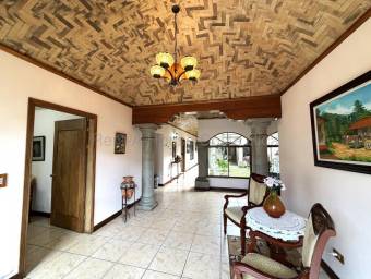 Venta de Casa de Lujo en ALTAMONTE-Curridabat. RAH 26-2159
