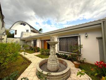 Venta de Casa de Lujo en ALTAMONTE-Curridabat. RAH 26-2159