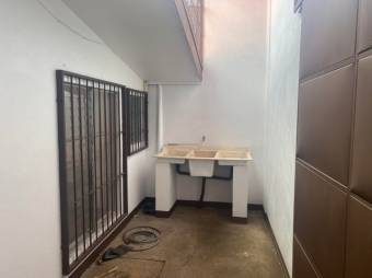 Venta de Oficina en Alajuela. RAH 26-300 USO DE SUELO COMERCIAL