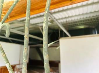 Ganga amplio terreno con casa a remodelar