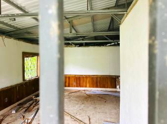 Ganga amplio terreno con casa a remodelar