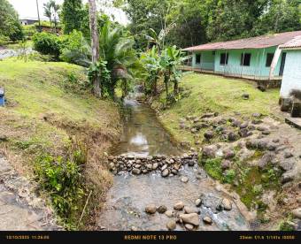 Ganga amplio terreno con casa a remodelar