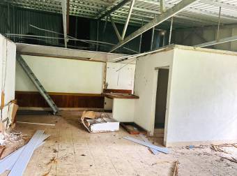 Ganga amplio terreno con casa a remodelar