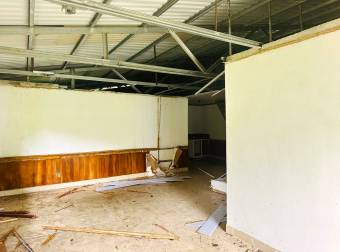 Ganga amplio terreno con casa a remodelar