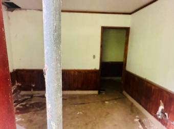 Ganga amplio terreno con casa a remodelar