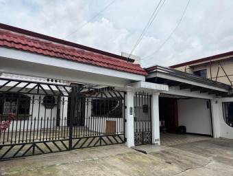 Se alquila casa con uso de suelo mixto en Hospital San José 26-2212