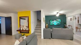 Venta de hermosa casa de 4 habitaciones ubicada en Ciudad Colon 26-2213