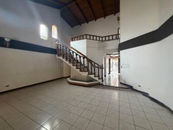 Venta de hermosa casa de 4 habitaciones ubicada en Ciudad Colon 26-2213