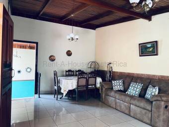 Venta de Casa  APTO en San Isidro de Heredia. RAH 26-2204