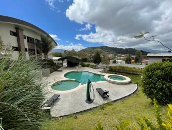 Apartamento en venta con vista a las montañas y excelente ubicación #23-2150 GS Apartamento en venta con vista a las montañas y excelente ubicación #23-2150 GS