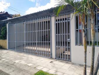 Casa de una planta en Guadalupe con excelente ubicación y patio #26-295 GS