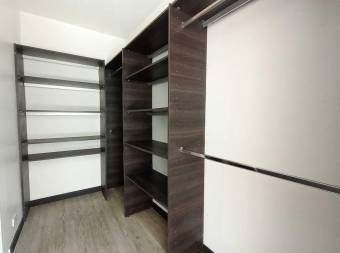 Apartamento en Pinares con balcón y ubicación privilegiada #26-664 GS