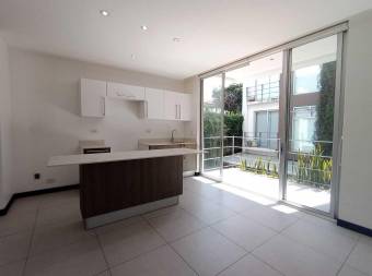 Apartamento en Pinares con balcón y ubicación privilegiada #26-664 GS