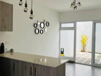Venta de Casa en Ulloa-Heredia. RAH 25-810