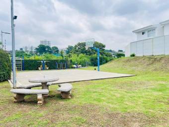 Venta de Casa en Ulloa-Heredia. RAH 25-810