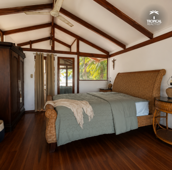 EXCLUSIVA CASA FRENTE AL MAR EN PLAYA TIVIVES