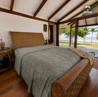 EXCLUSIVA CASA FRENTE AL MAR EN PLAYA TIVIVES